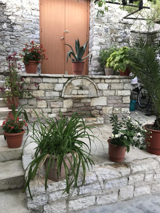 Tourists Guest House Αργυρόκαστρο Εξωτερικό φωτογραφία